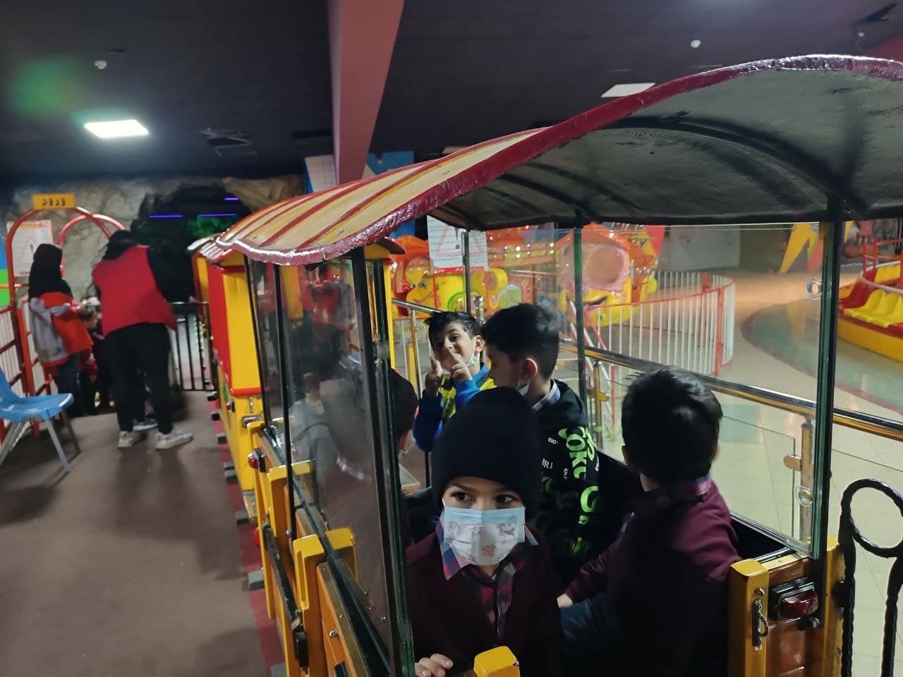 پیش دبستان و دبستان پسرانه تلاشگران